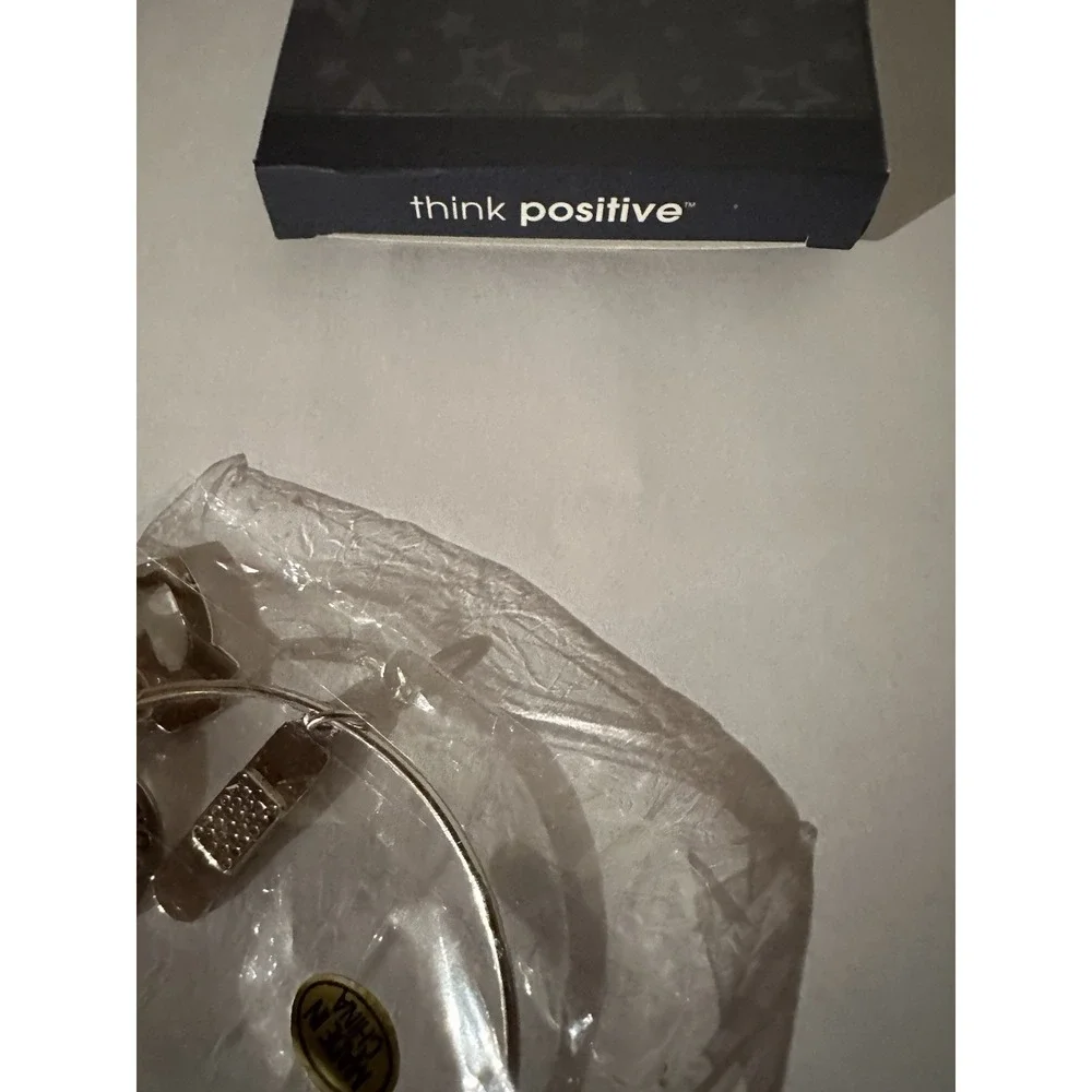 Nurse Live Love Heal Silver Tone‎ 3 Charm Bangle Bracelet NEW In Box Sealed